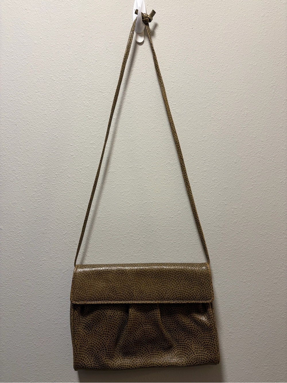 Vintage Susan Gail Olive Brown Embossed Leather Flap Shoulder Bag